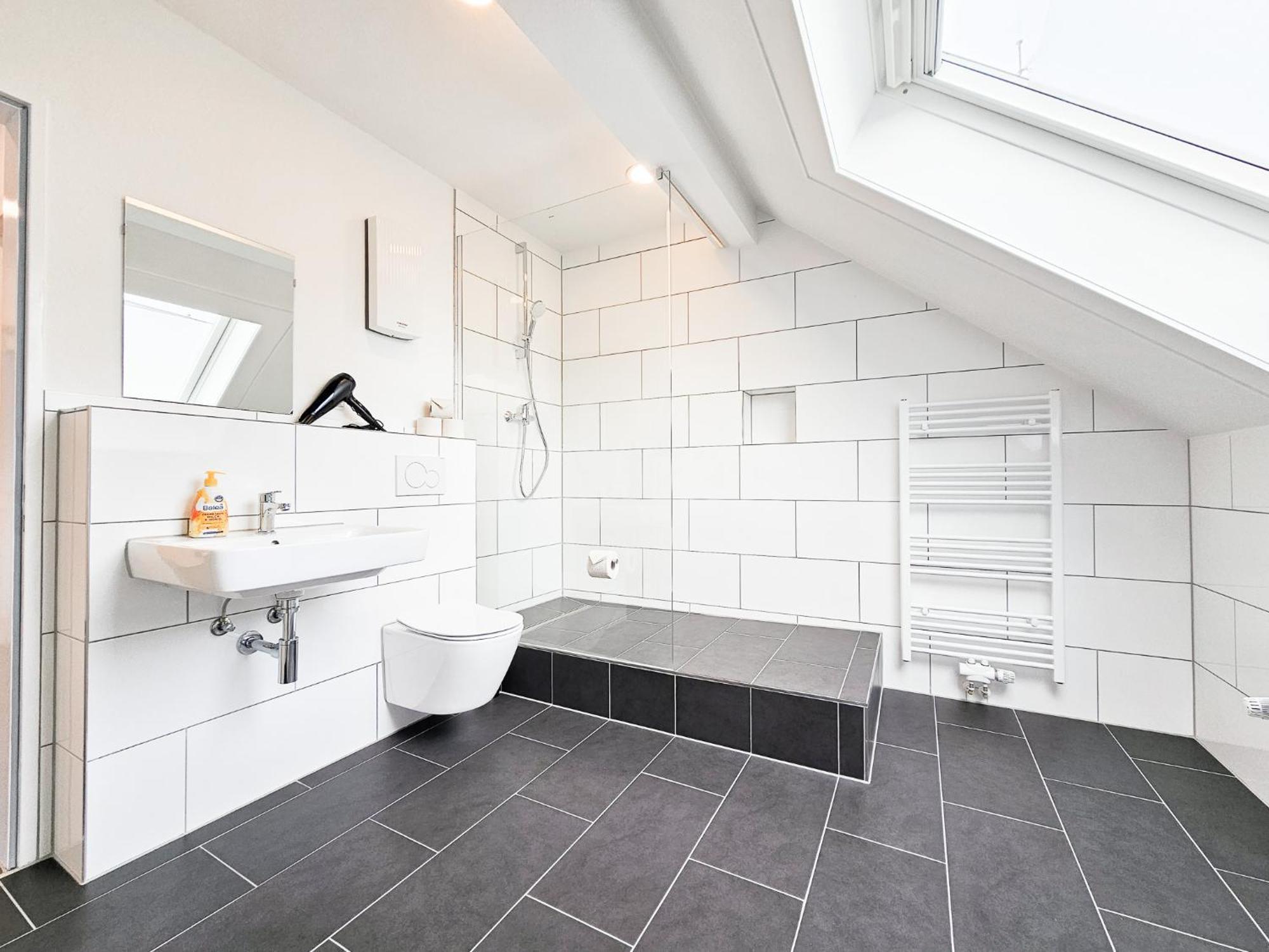 Raj Living - City Center Apartments With 5 Rooms - 10 Min Messe Dus Düsseldorf Eksteriør bilde