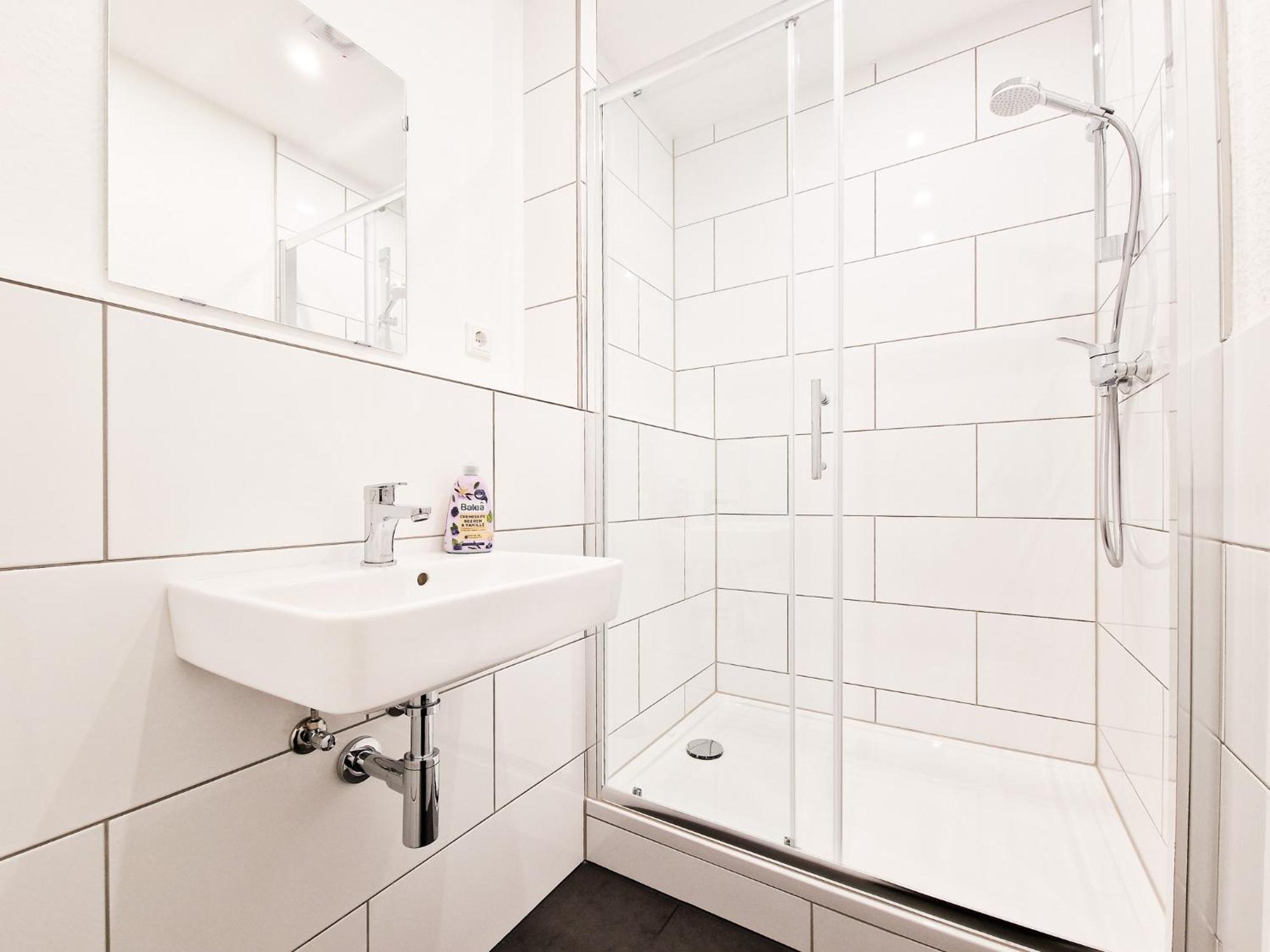 Raj Living - City Center Apartments With 5 Rooms - 10 Min Messe Dus Düsseldorf Eksteriør bilde