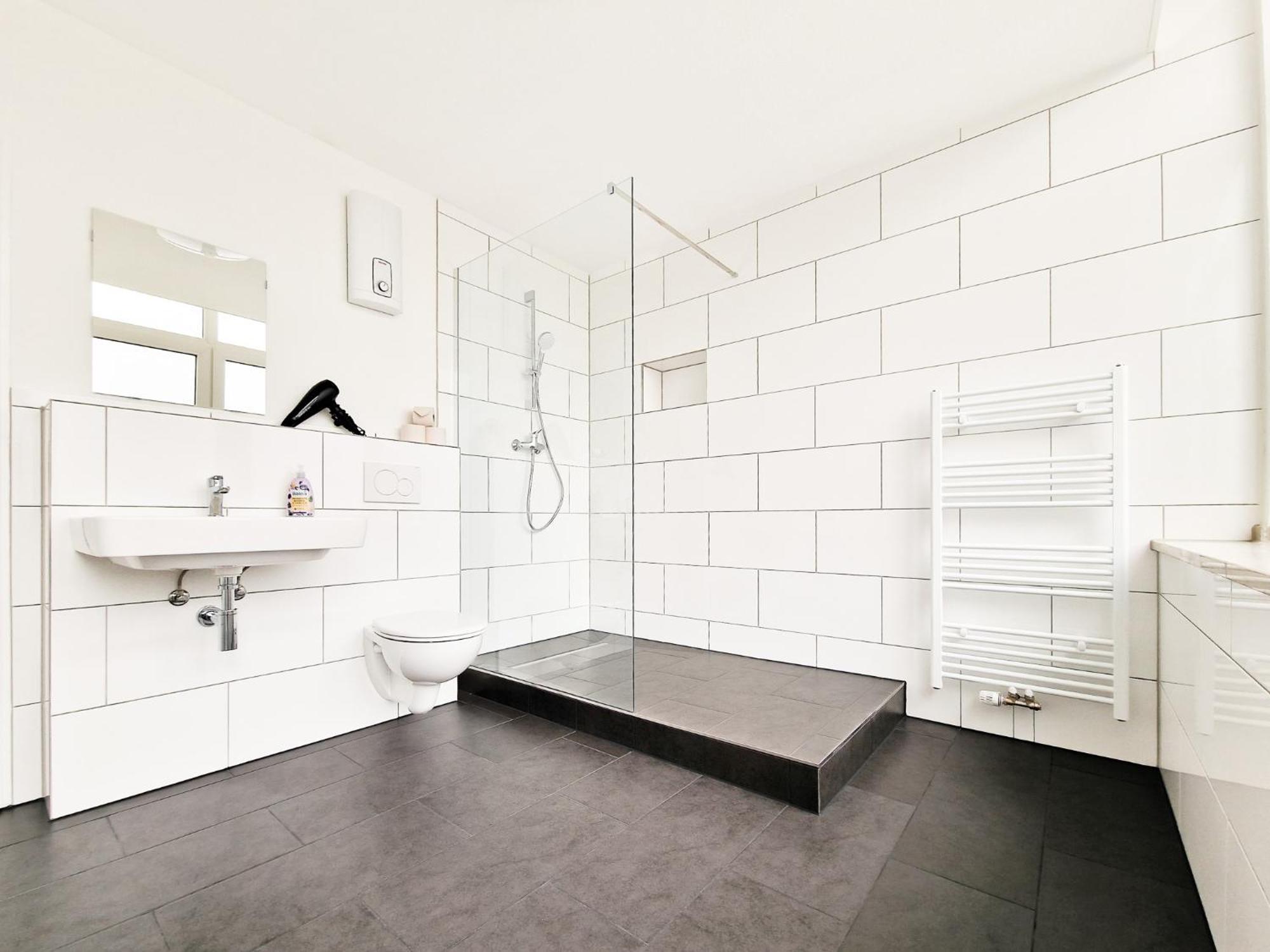 Raj Living - City Center Apartments With 5 Rooms - 10 Min Messe Dus Düsseldorf Eksteriør bilde